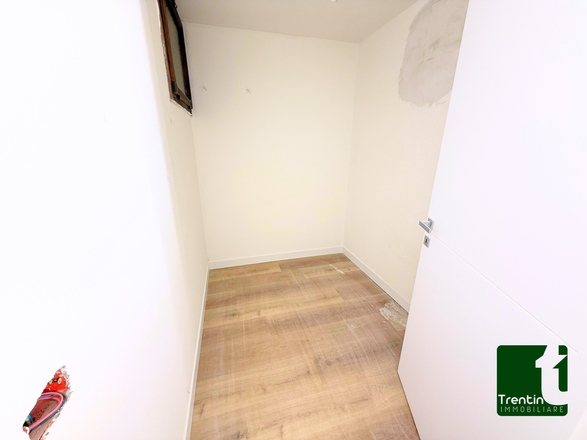 LUMINOSO DUE STANZE RISTRUTTURATO CON PERTINENZE