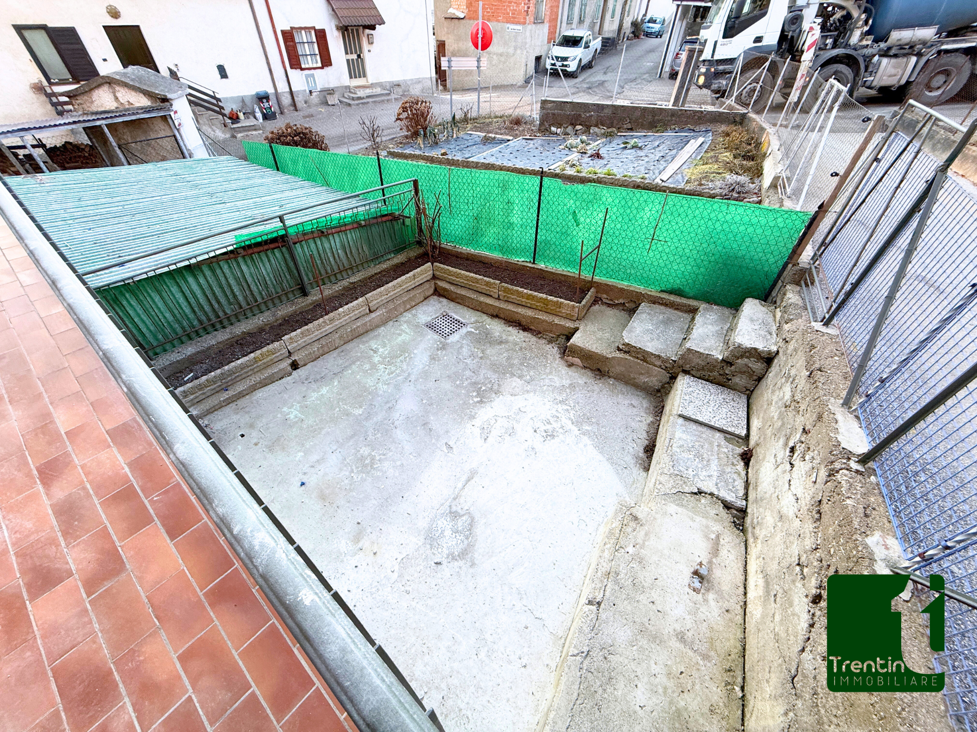 LUMINOSO DUE STANZE RISTRUTTURATO CON PERTINENZE