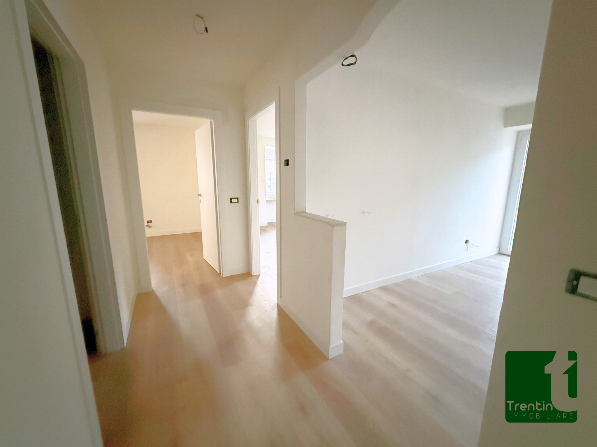 LUMINOSO DUE STANZE RISTRUTTURATO CON PERTINENZE