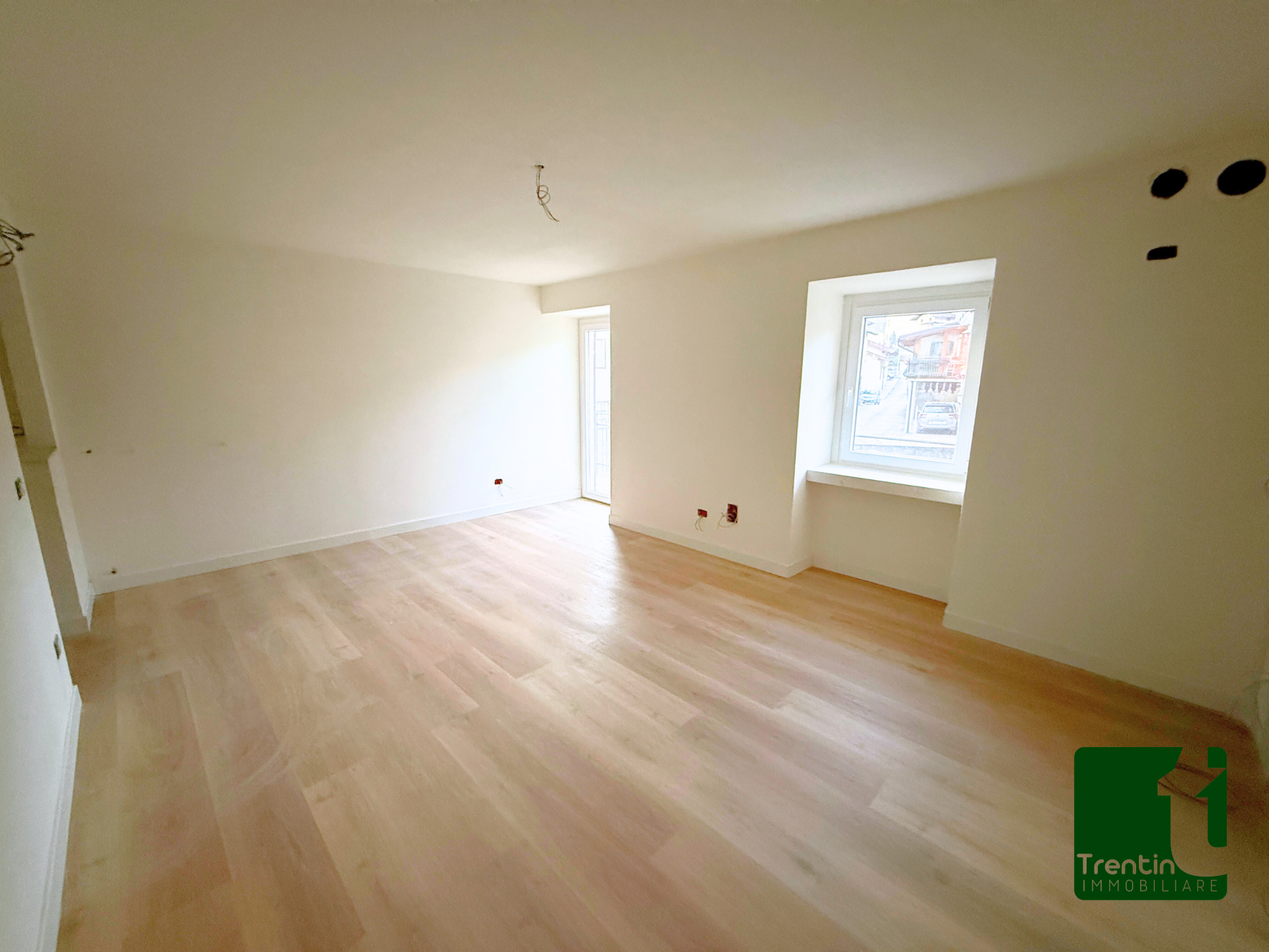 LUMINOSO DUE STANZE RISTRUTTURATO CON PERTINENZE