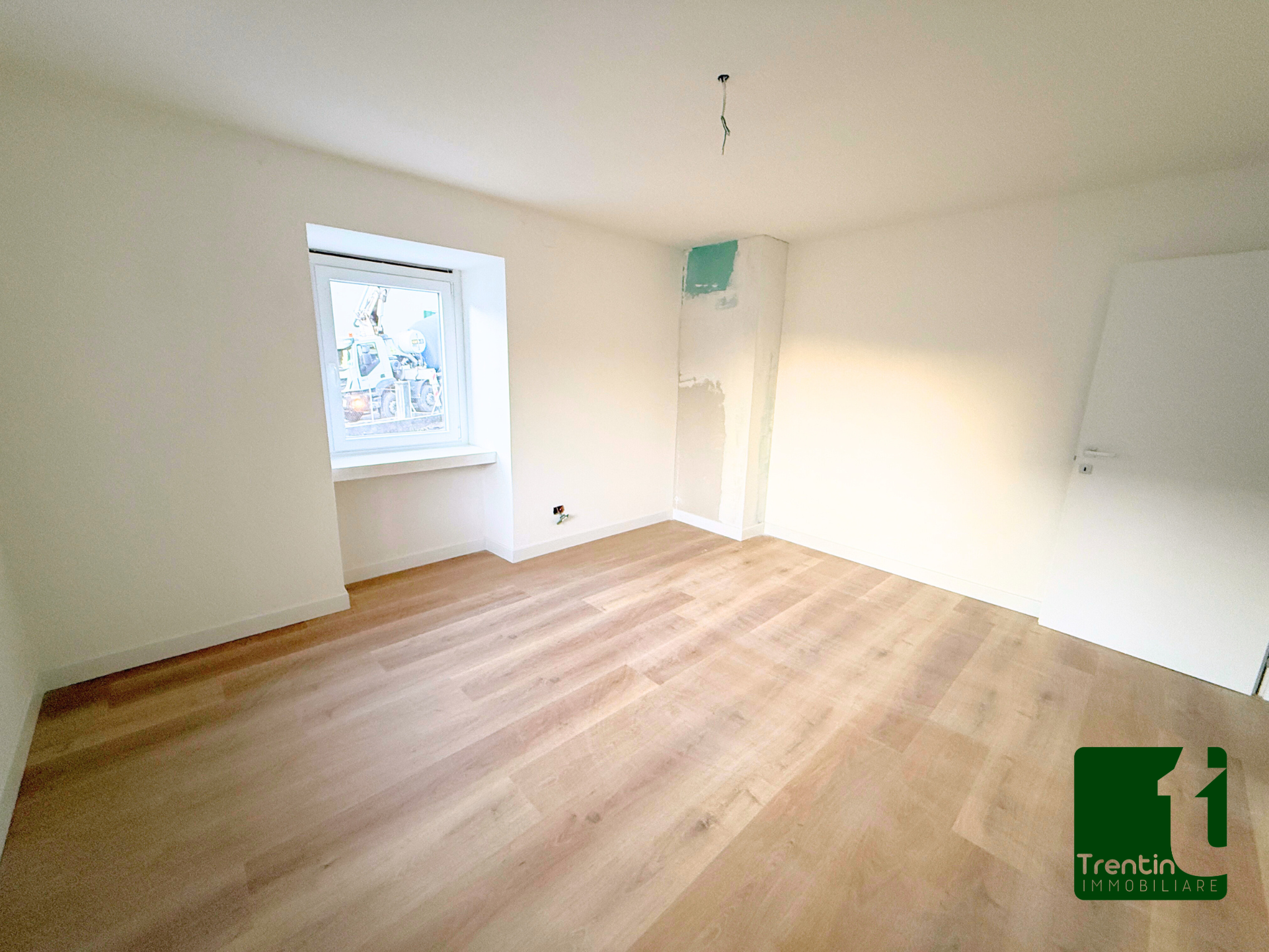 LUMINOSO DUE STANZE RISTRUTTURATO CON PERTINENZE