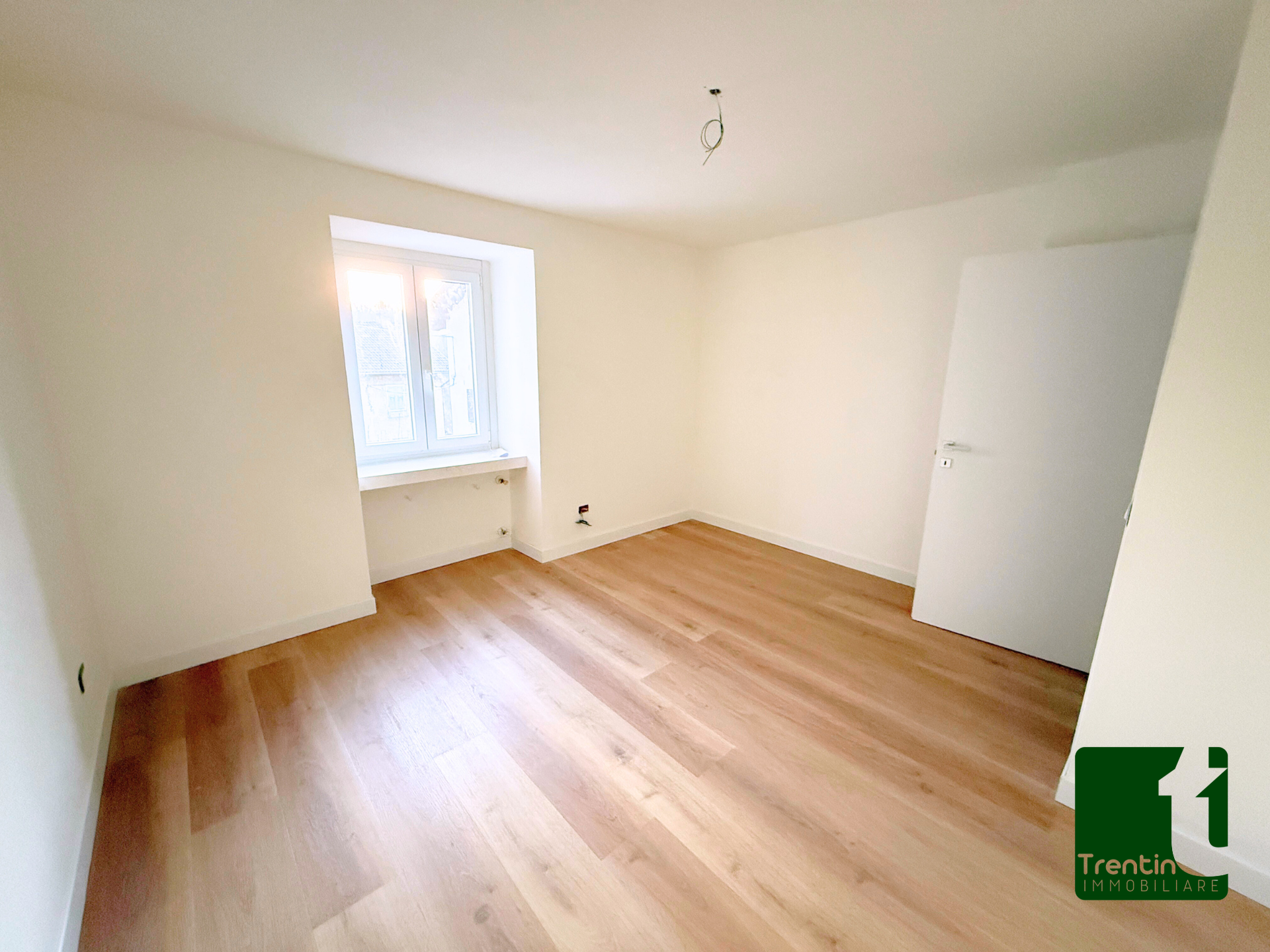 LUMINOSO DUE STANZE RISTRUTTURATO CON PERTINENZE