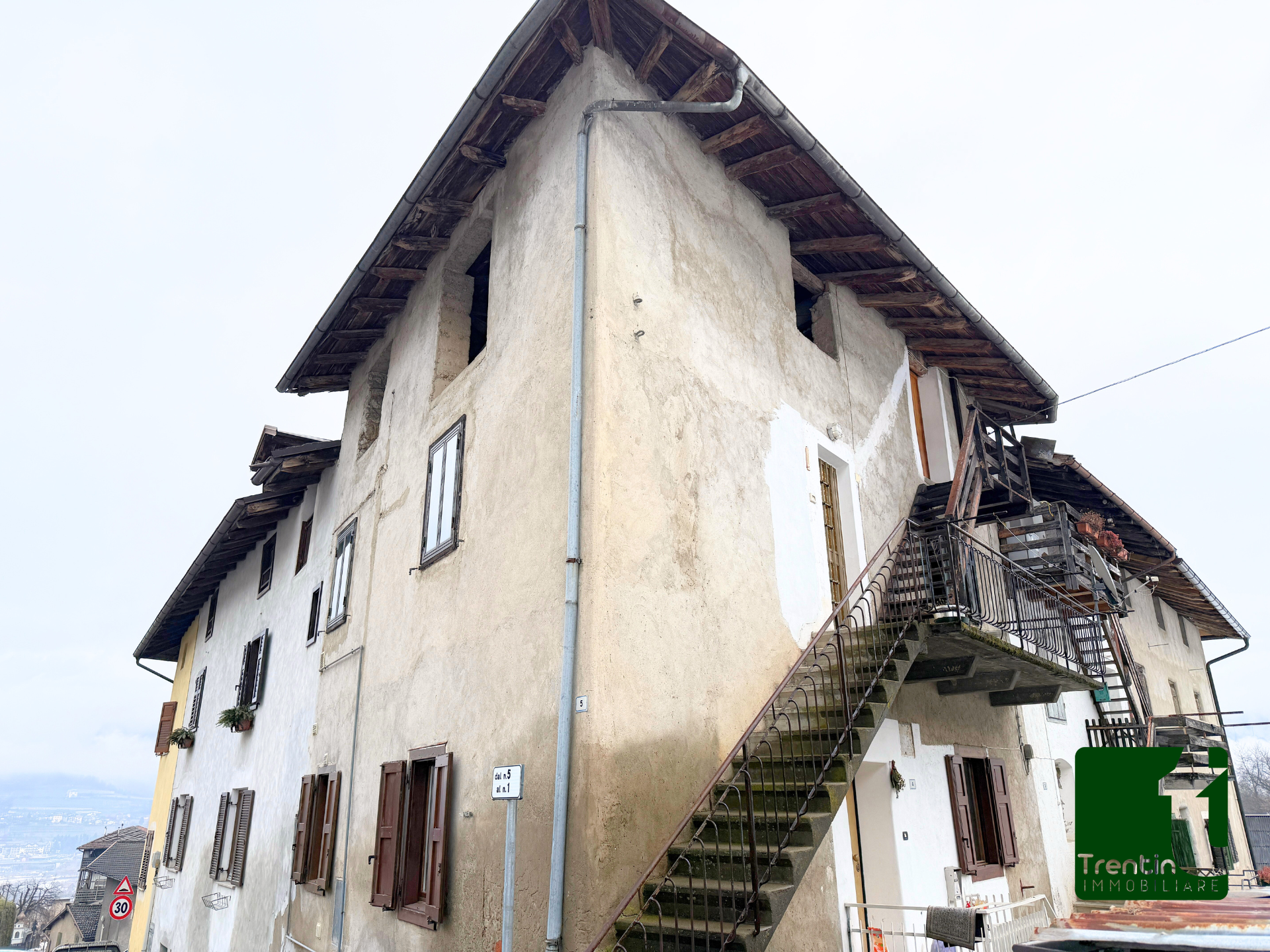 MINIAPPARTAMENTO DA RISTRUTTURARE