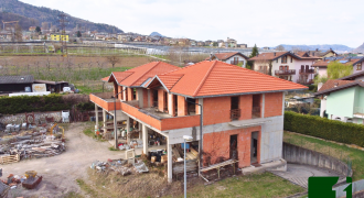 PORZIONE COMPLESSO ARTIGIANALE AL GREZZO