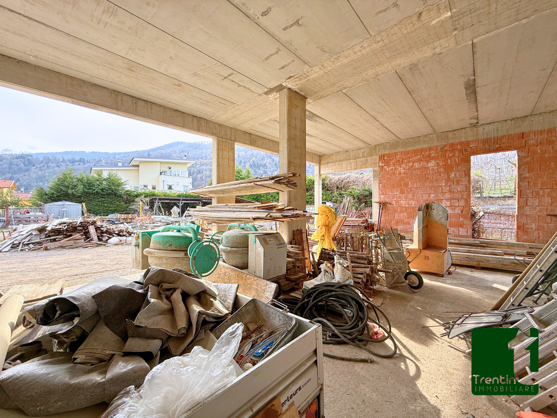 COMPLESSO ARTIGIANALE AL GREZZO