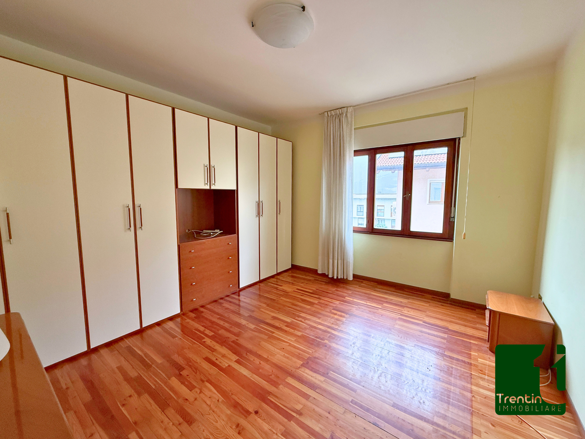 SPAZIOSO TRE STANZE CON BALCONE