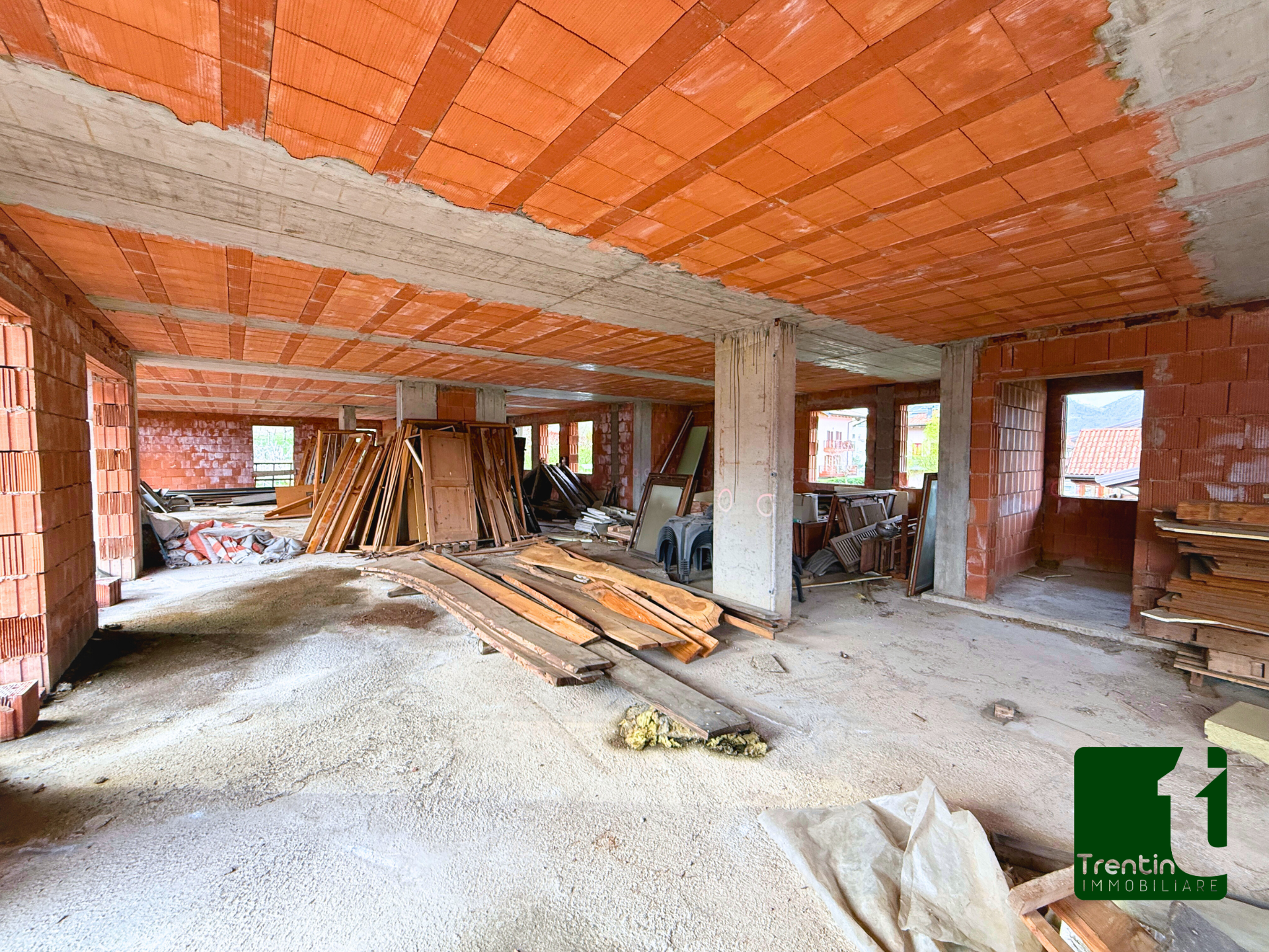 COMPLESSO ARTIGIANALE AL GREZZO