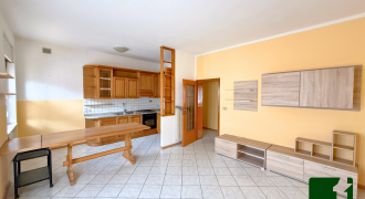 SPAZIOSO TRE STANZE CON BALCONE