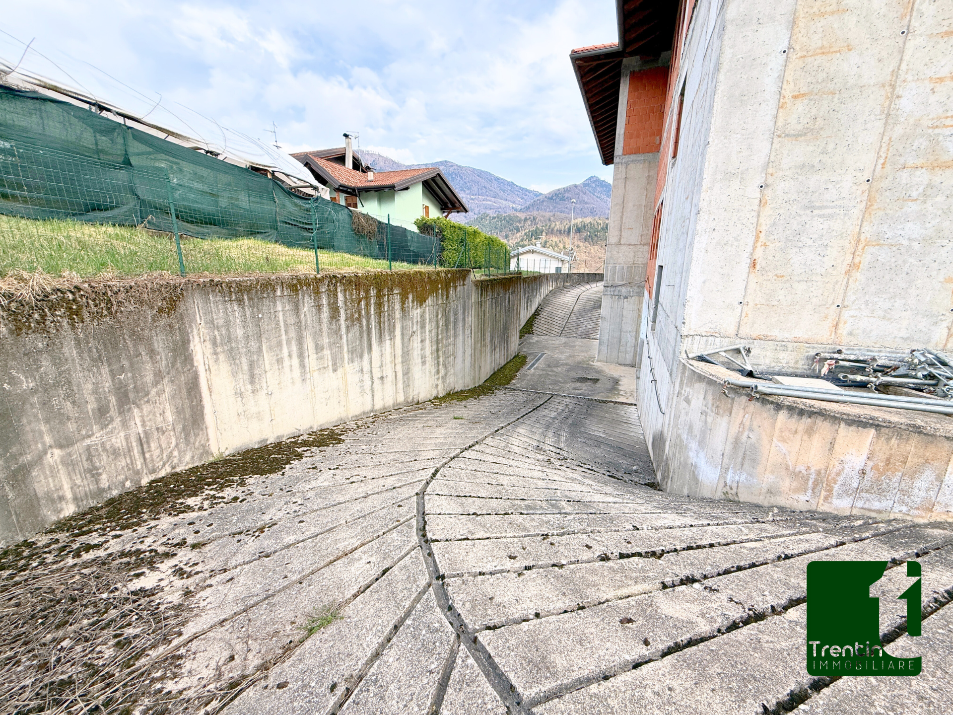 COMPLESSO ARTIGIANALE AL GREZZO