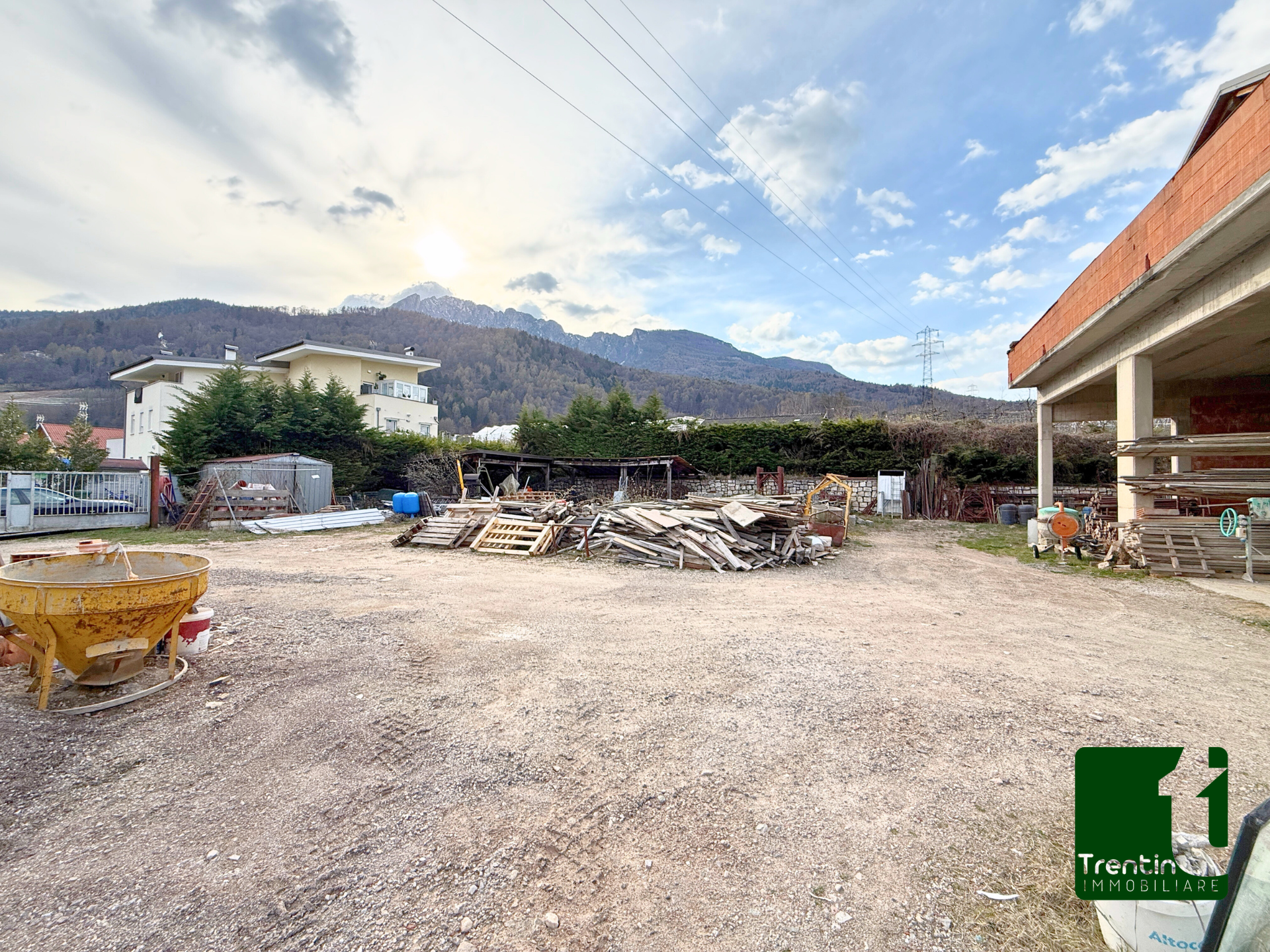 COMPLESSO ARTIGIANALE AL GREZZO