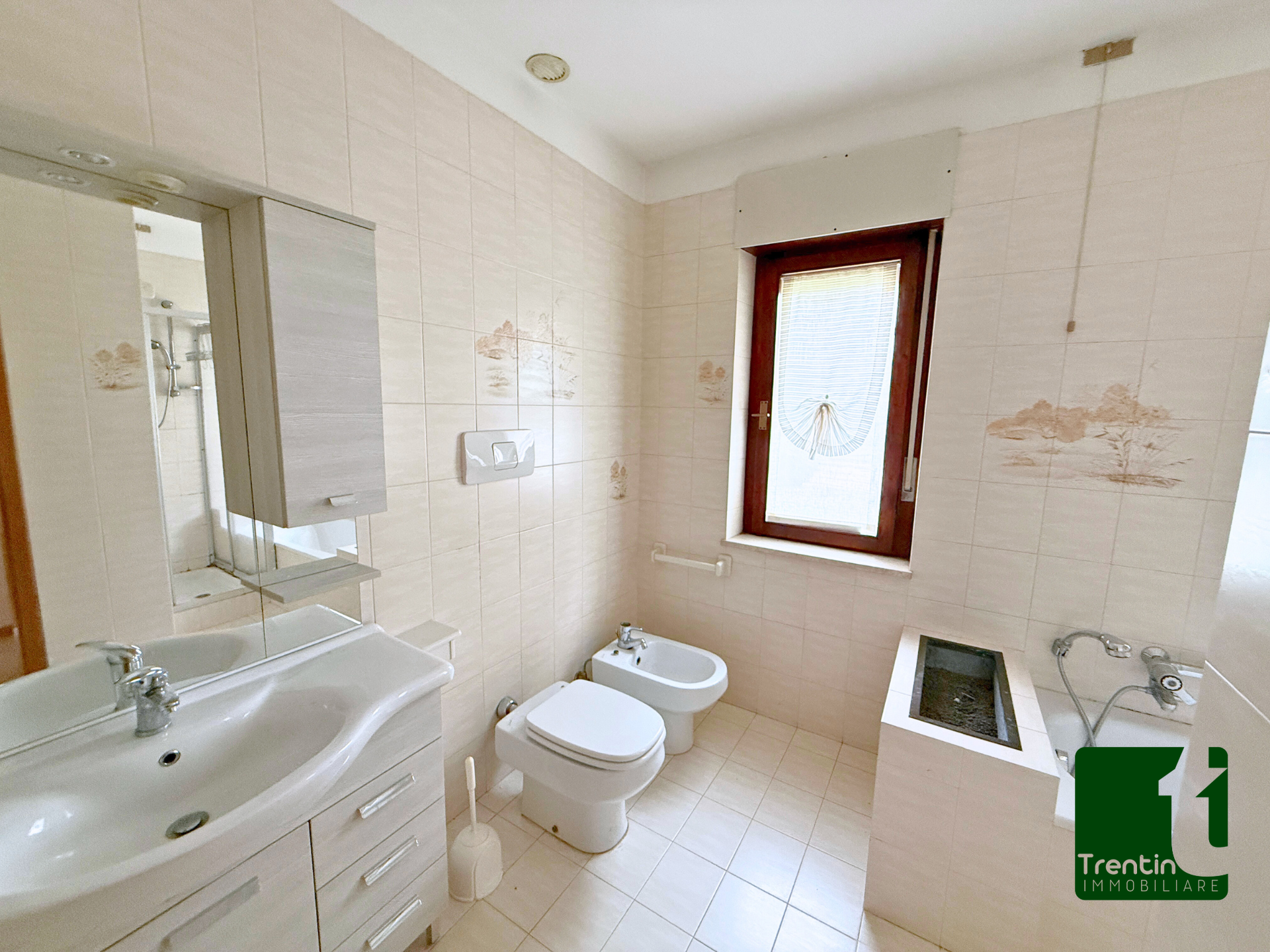 SPAZIOSO TRE STANZE CON BALCONE