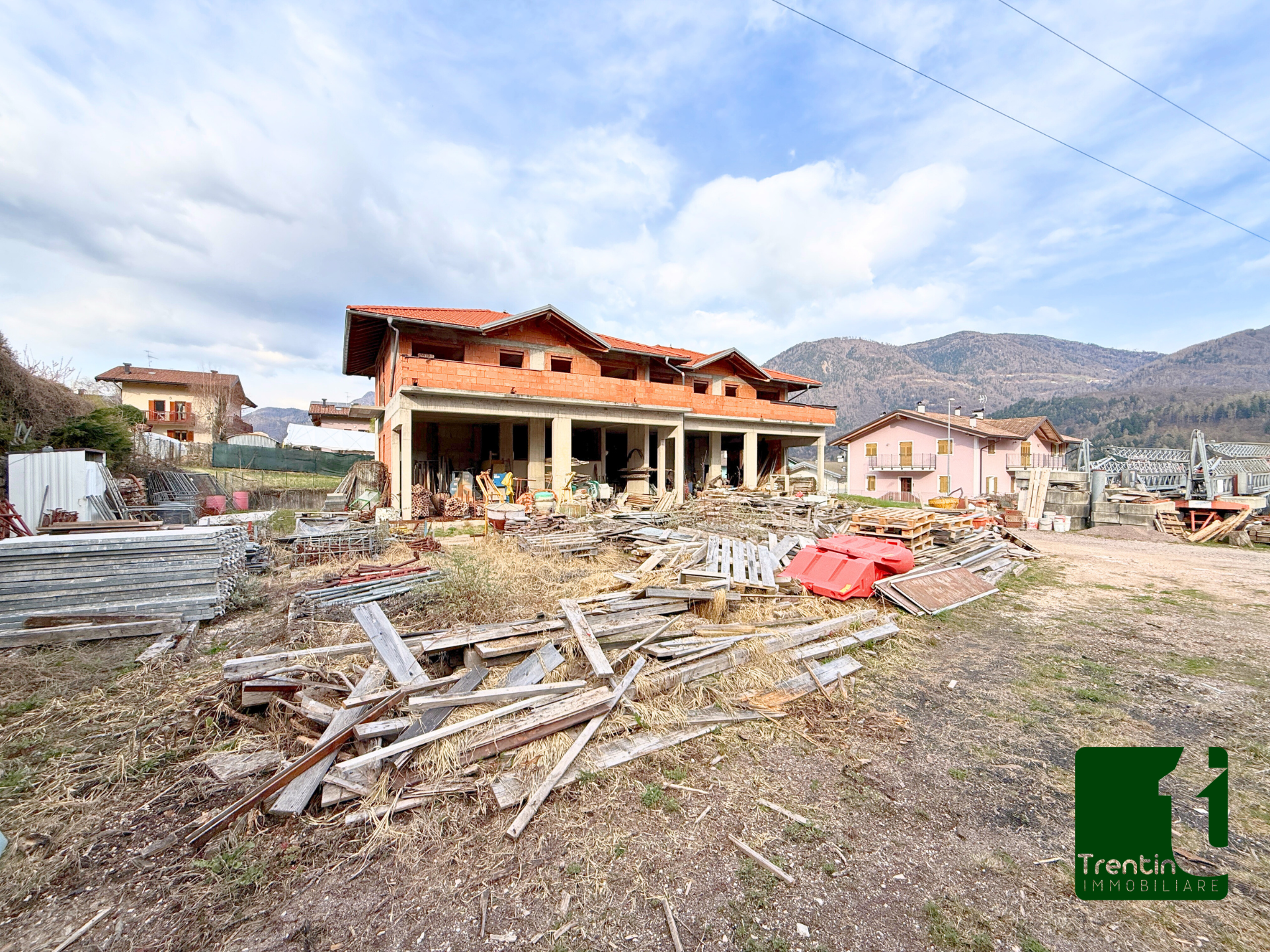 COMPLESSO ARTIGIANALE AL GREZZO