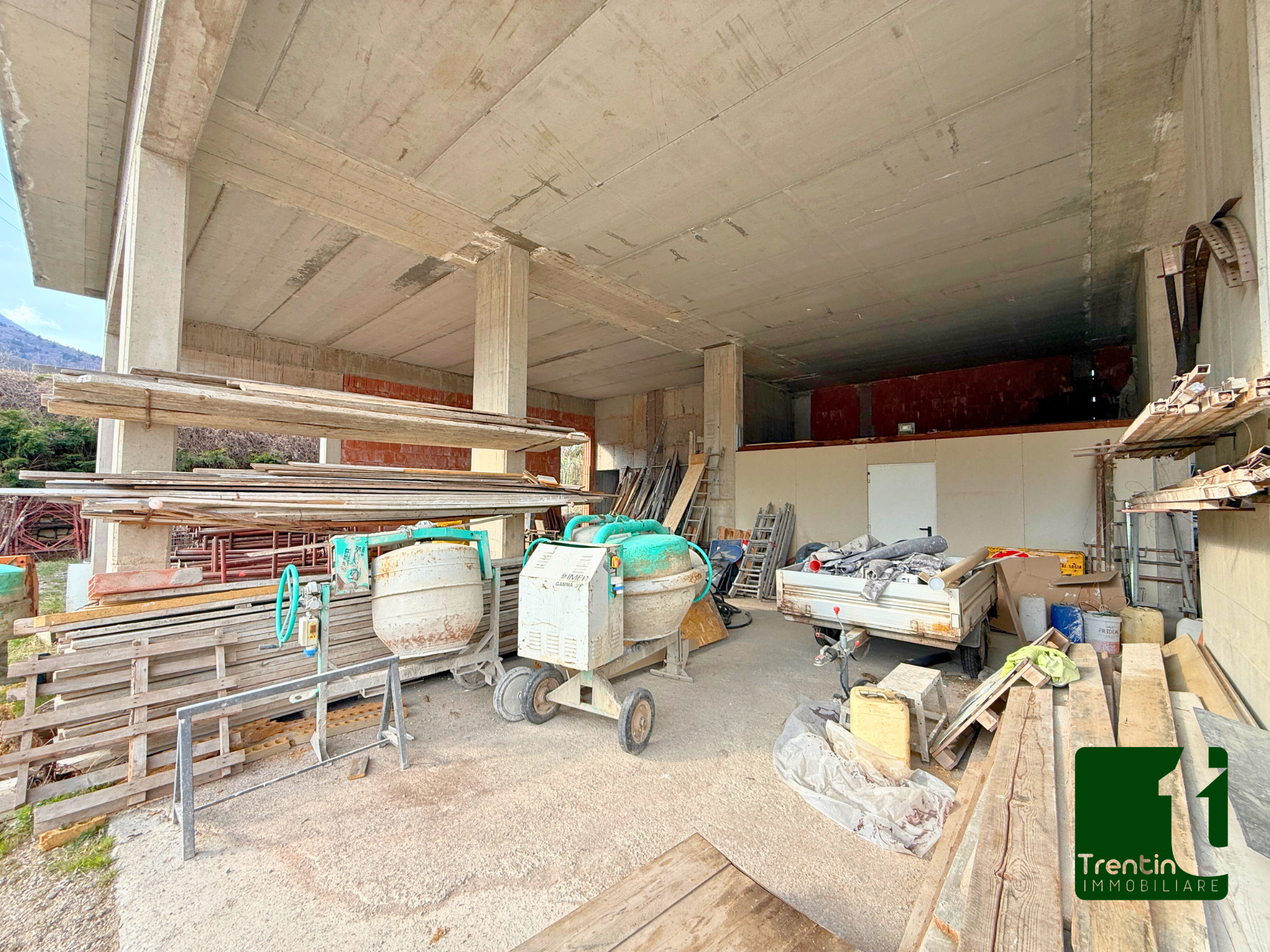 COMPLESSO ARTIGIANALE AL GREZZO