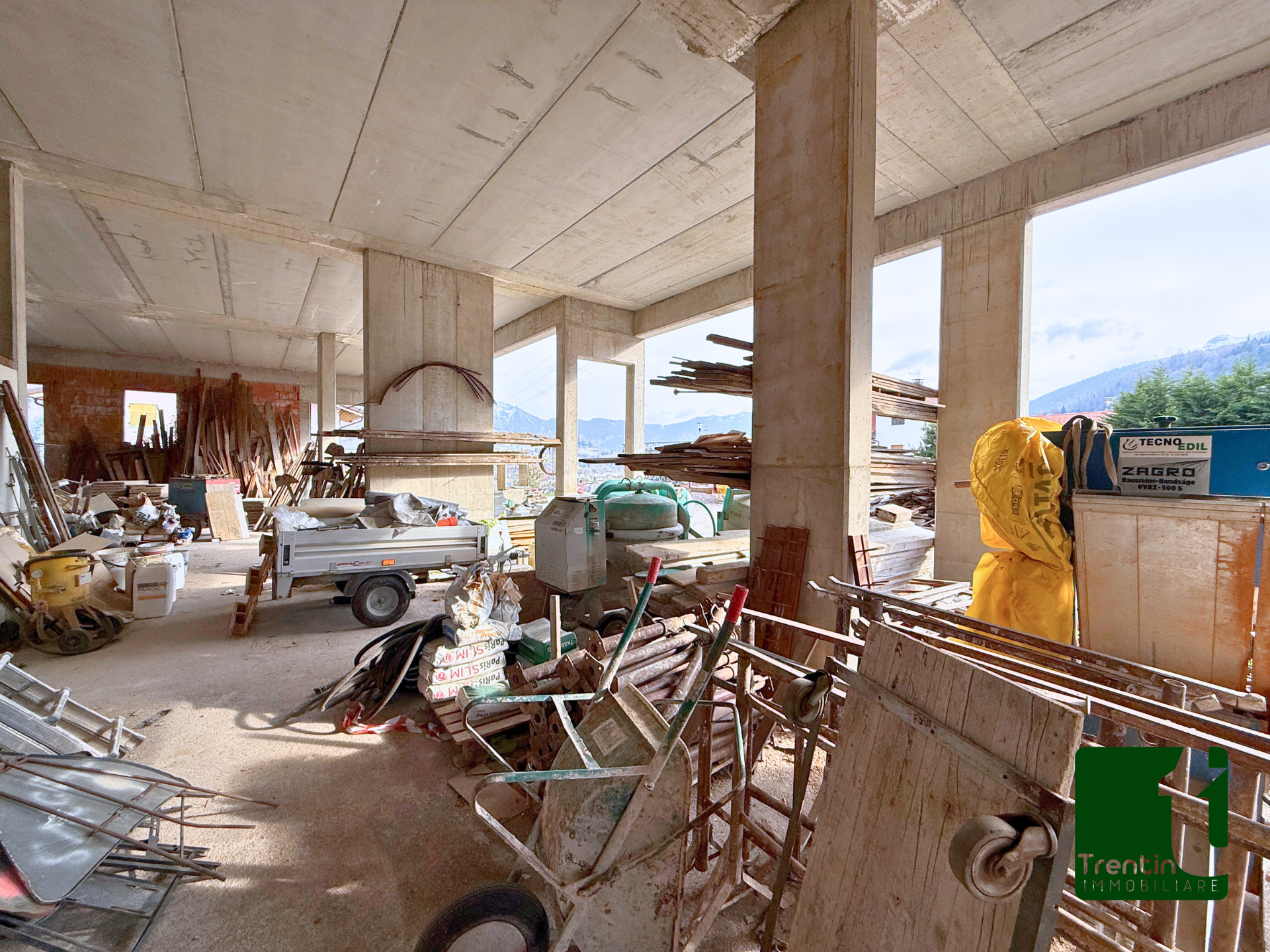 COMPLESSO ARTIGIANALE AL GREZZO