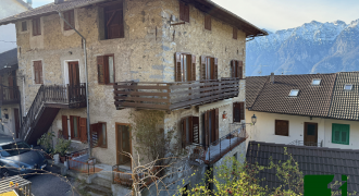 PORZIONE DI CASA IN CENTRO CON GARAGE