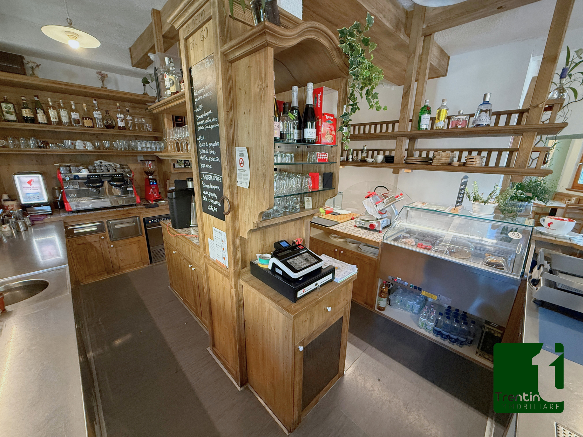 CEDESI ATTIVITA’ – BAR IN CENTRO STORICO