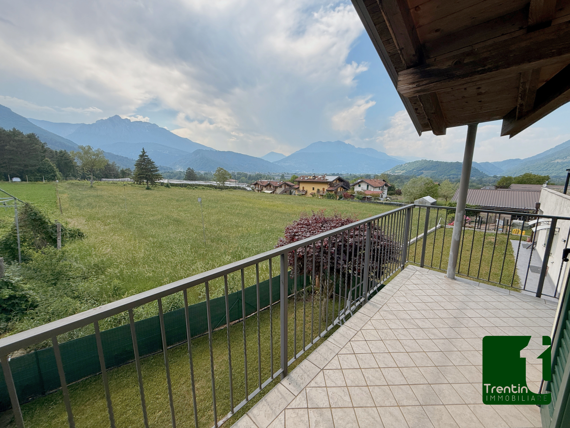 VILLETTA A SCHIERA DI RECENTE COSTRUZIONE