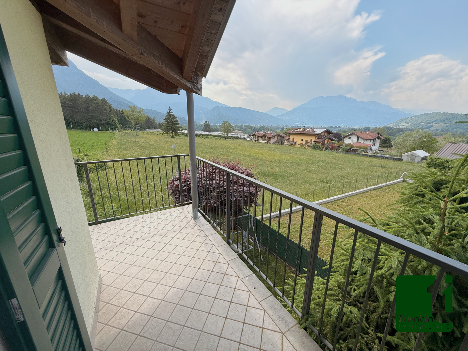 VILLETTA A SCHIERA DI RECENTE COSTRUZIONE