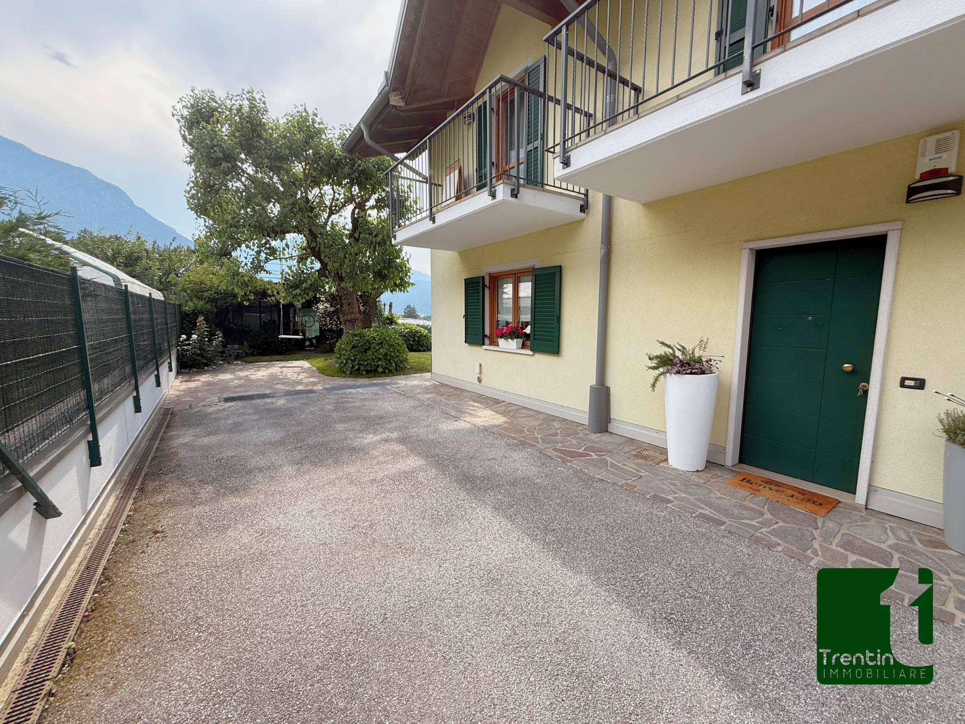 VILLETTA A SCHIERA DI RECENTE COSTRUZIONE