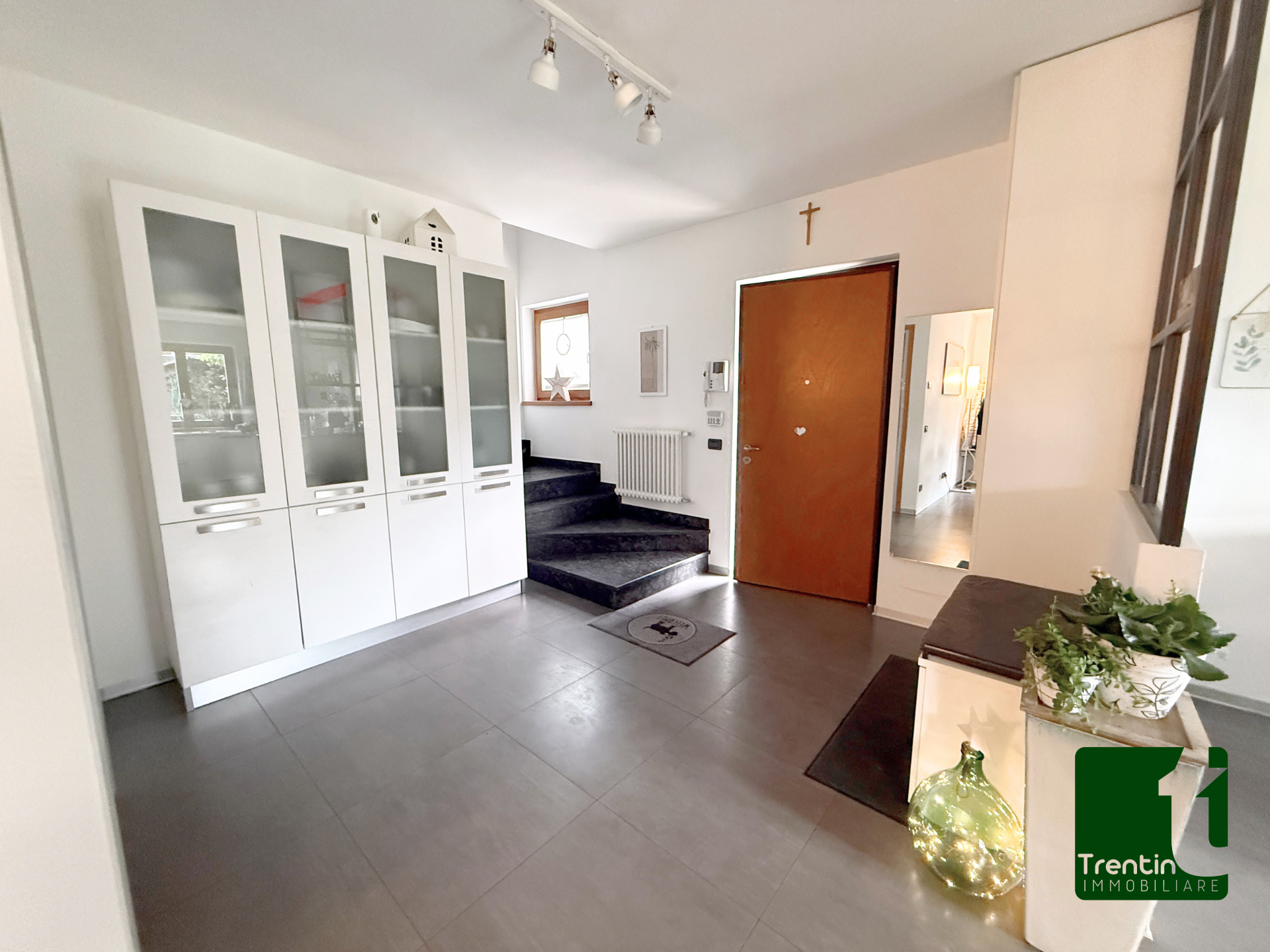 VILLETTA A SCHIERA DI RECENTE COSTRUZIONE