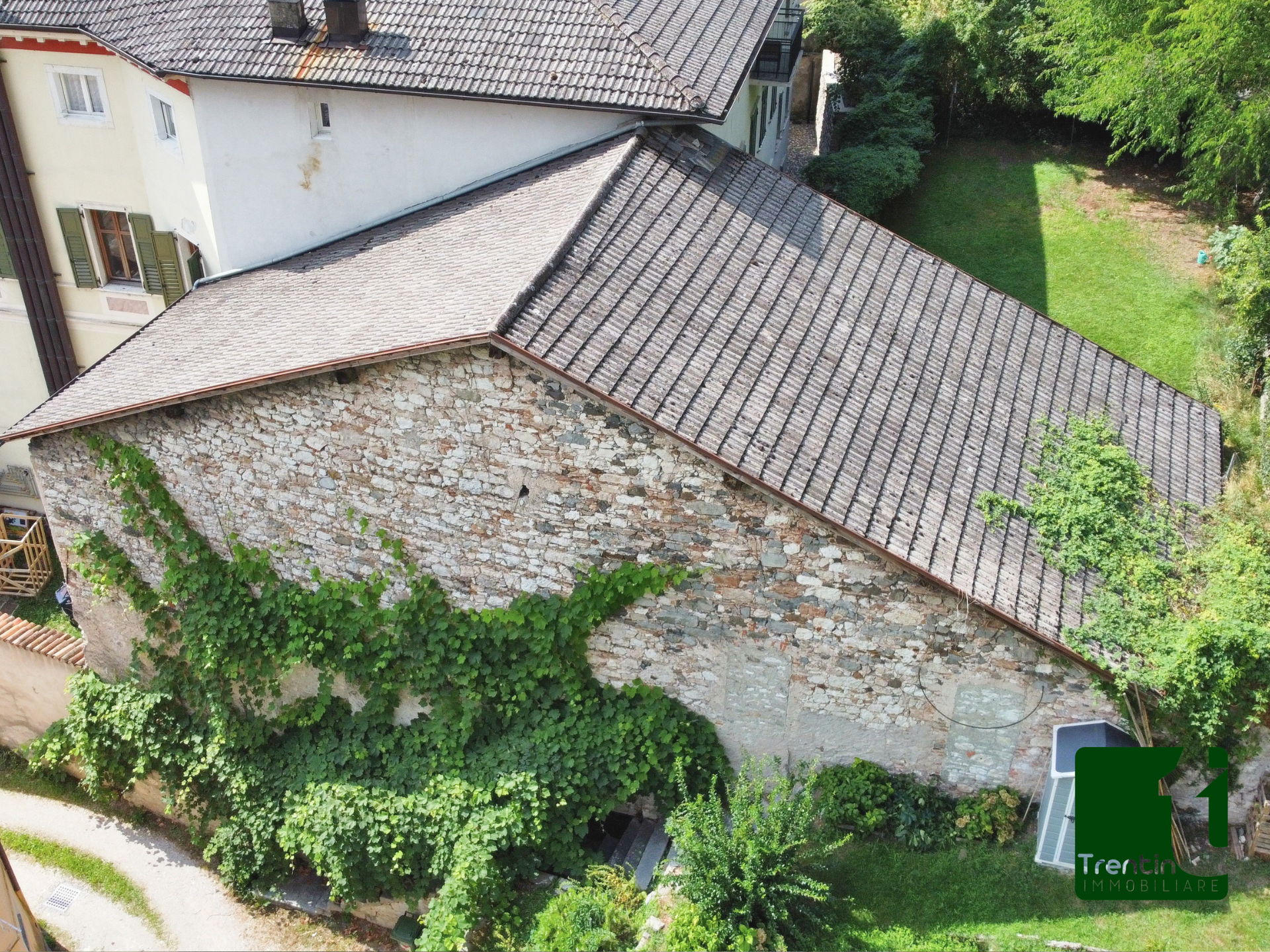PORZIONE DI CASA DA RISTRUTTURARE