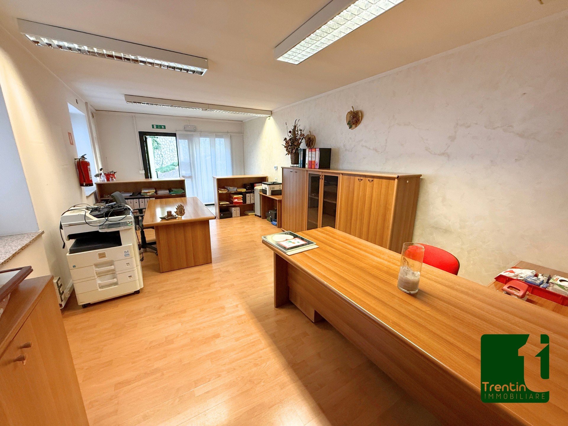 AMPIA PORZIONE DI CASA CON UFFICIO E GARAGE
