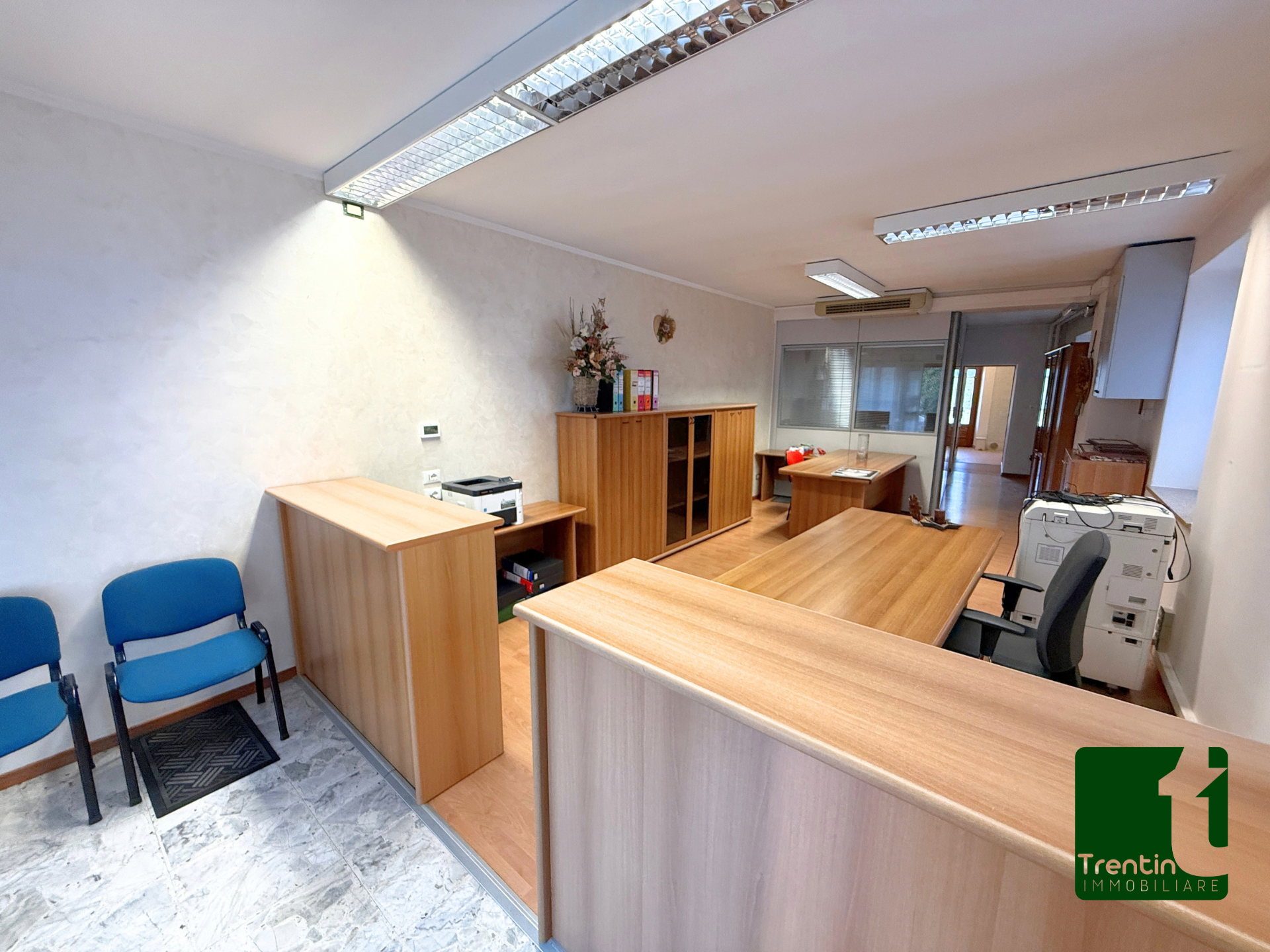 AMPIA PORZIONE DI CASA CON UFFICIO E GARAGE
