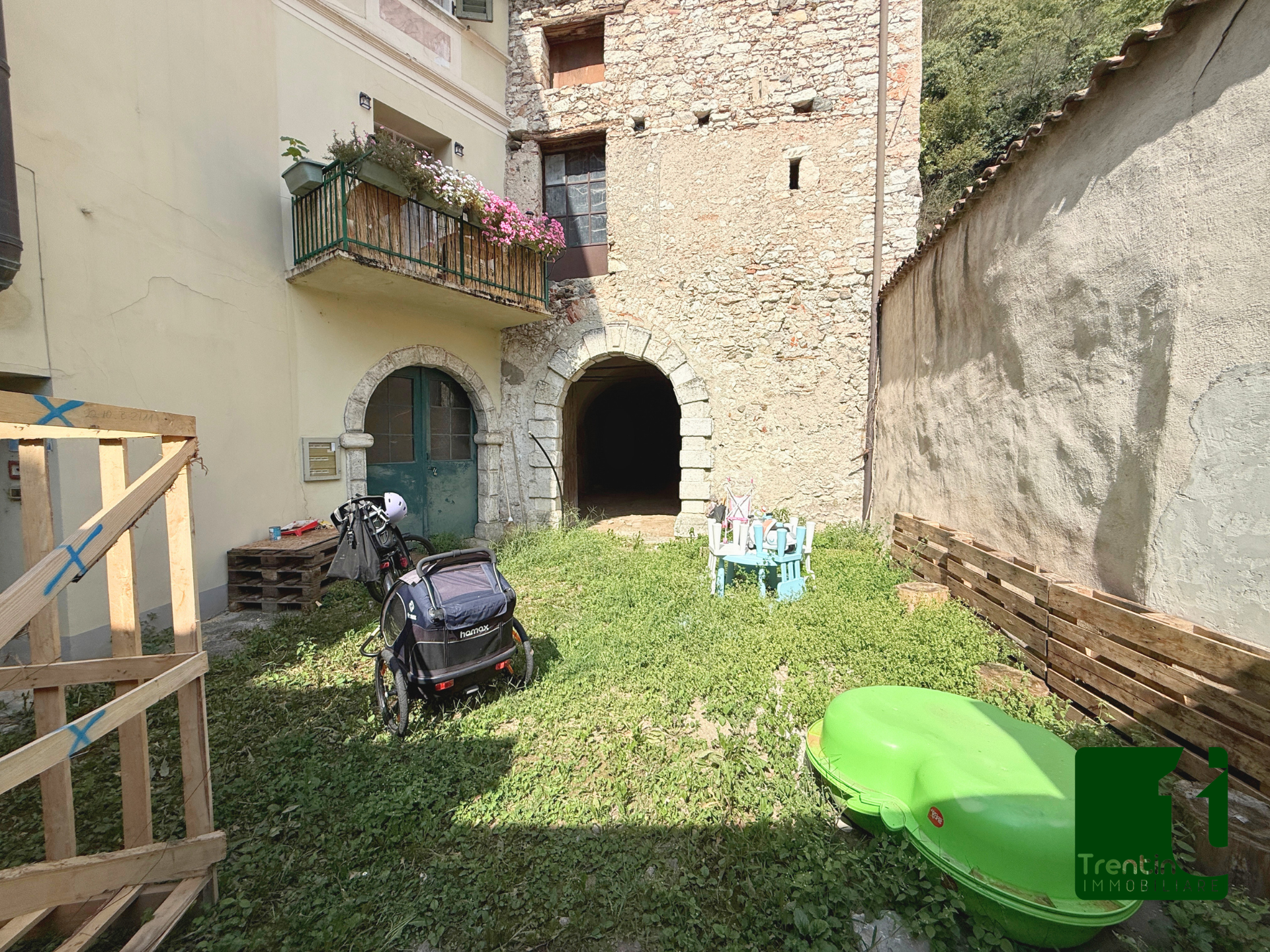 PORZIONE DI CASA DA RISTRUTTURARE