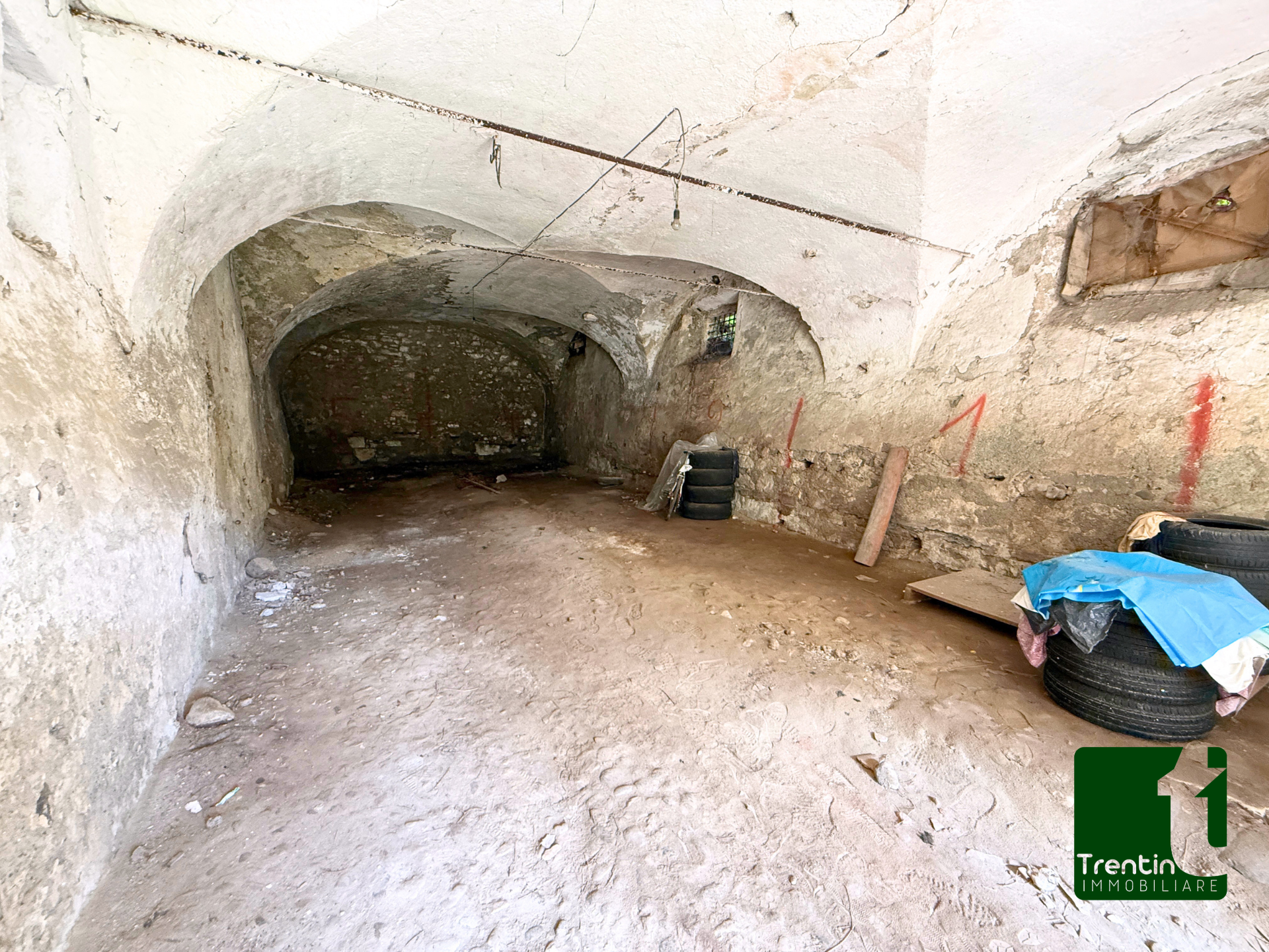 PORZIONE DI CASA DA RISTRUTTURARE