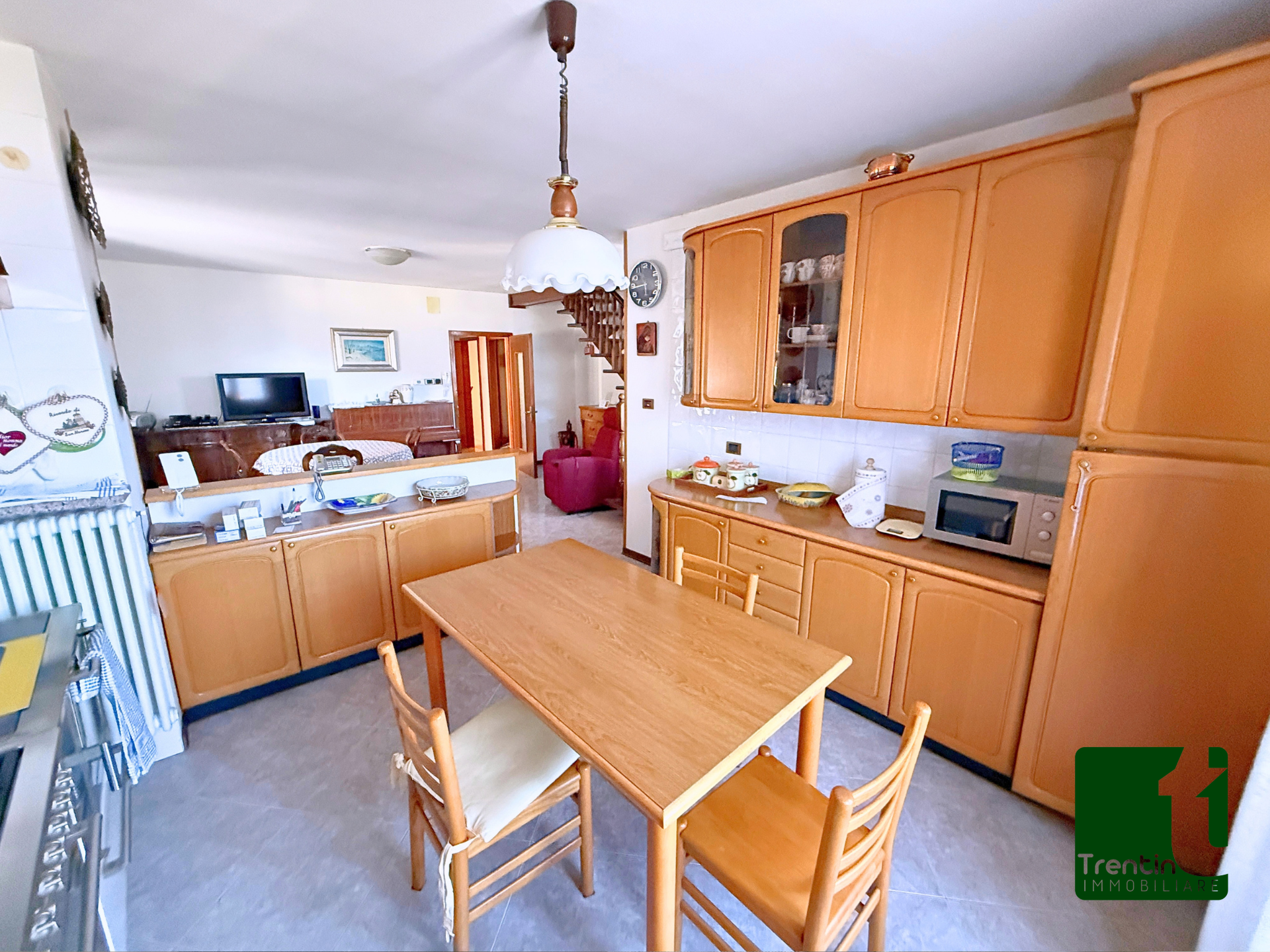 AMPIA PORZIONE DI CASA CON UFFICIO E GARAGE